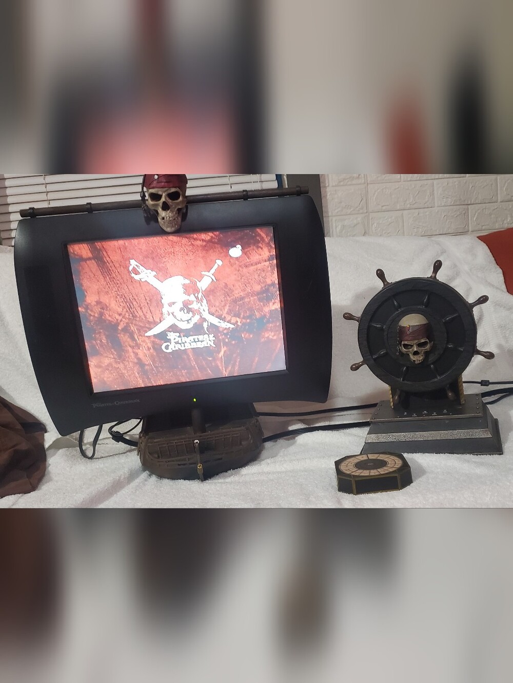 Pirates of the caribbean Tv,Dvd And Remote Everything Works